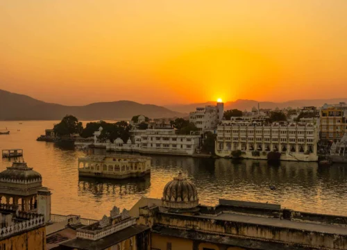 Udaipur : The Enchanting City of Lakes