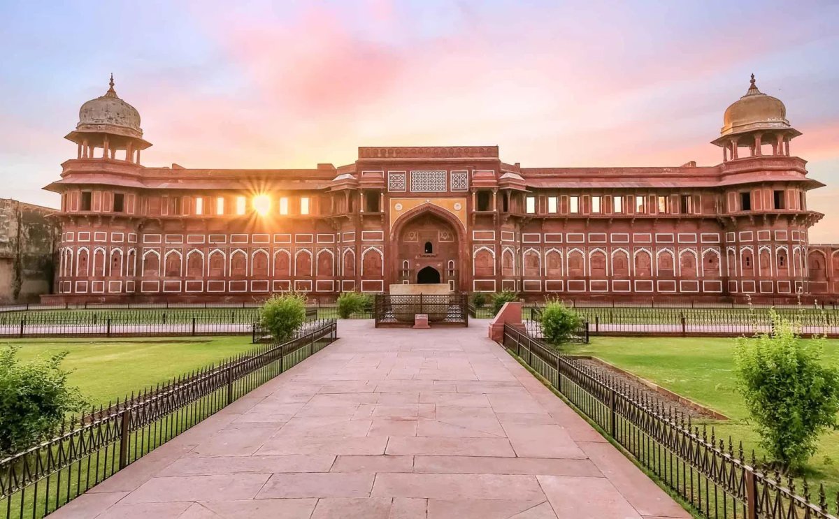 Exploring Agra Fort: Discover the Majesty of the Mughals