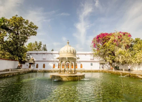 Palace on Wheels in Udaipur: Discover the Beauty of Saheliyon Ki Bari